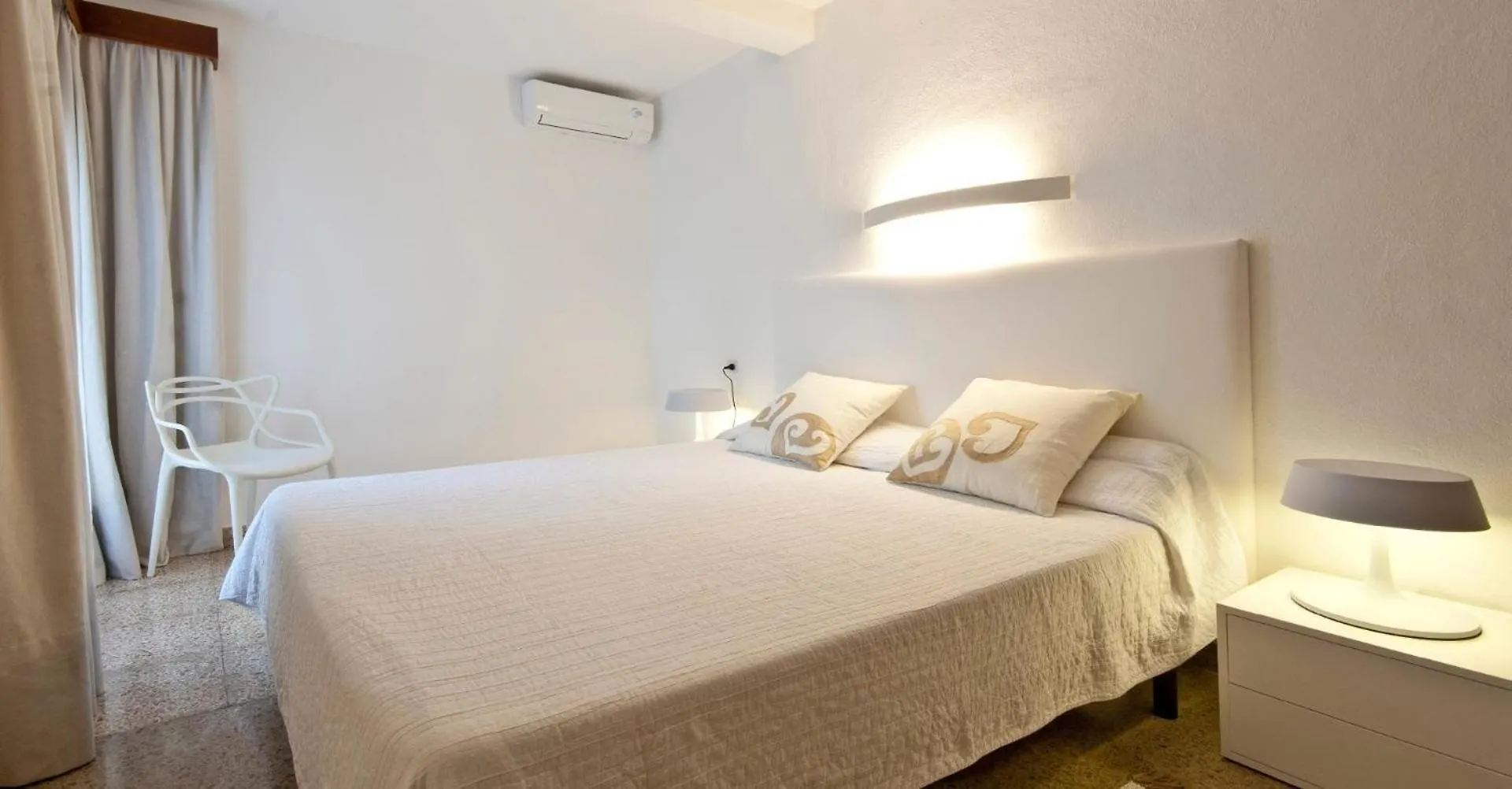 Landhaus Mit Garten, Sonnenterrasse Sowie Ueberdachter Terrasse Und Pool In Strandnaehe Cala Ratjada  Prázdninový dům
