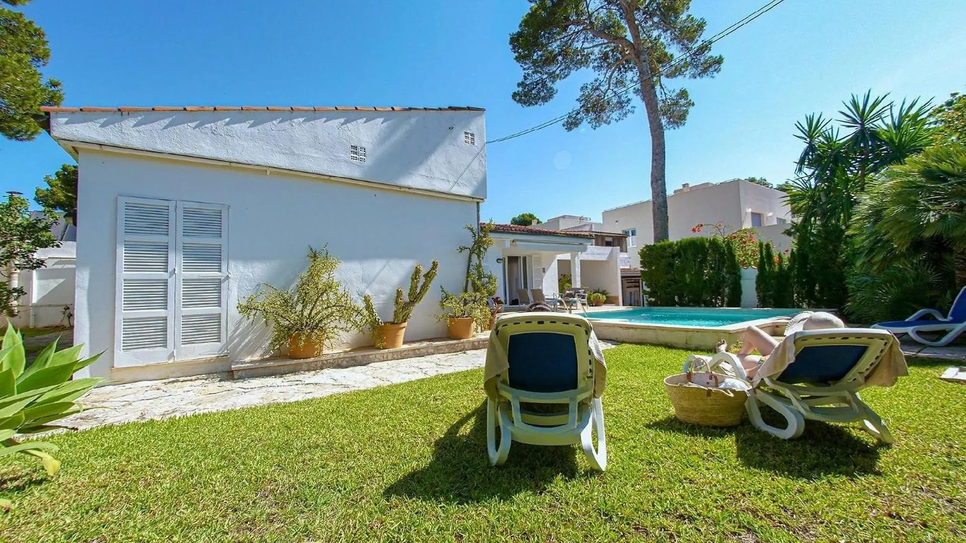 Landhaus Mit Garten, Sonnenterrasse Sowie Ueberdachter Terrasse Und Pool In Strandnaehe Cala Ratjada  Cala Ratjada (Mallorca)